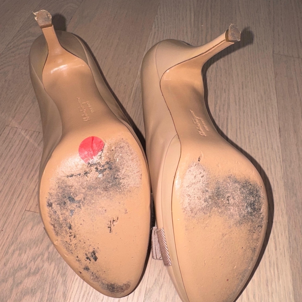 Salvatore Ferragamo Women's Beige Pumps with Bow - Picture 8 of 8